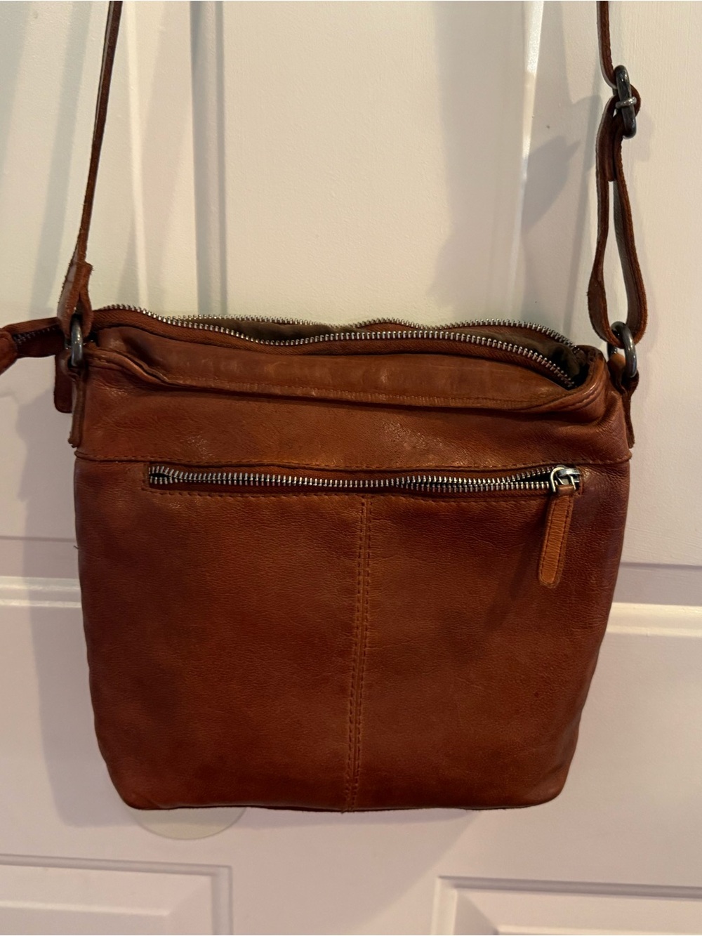 Classic Brown Leather Crossbody Bag - Timeless Everyday Style